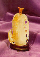 Snuff bottle with stopper