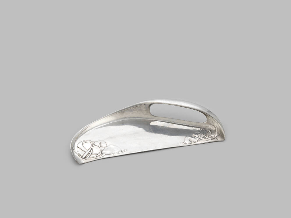 Tudric crumb scoop