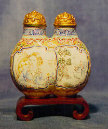 Snuff bottle with stand