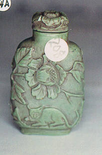 Snuff bottle with stopper
