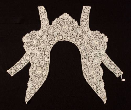 Collar or dress insertion
