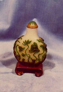 Snuff bottle with stopper and stand
