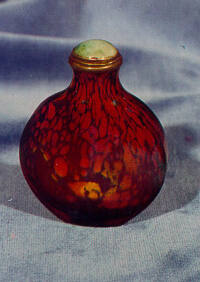 Snuff bottle with spoon, stopper, and stand