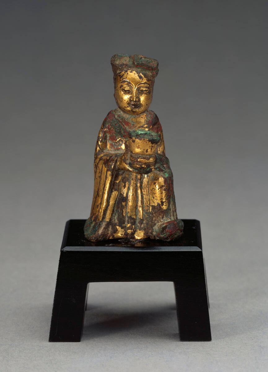Female Donor Half-kneeling