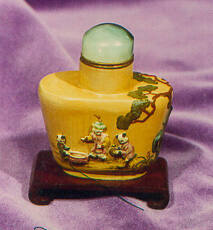 Snuff bottle with stopper