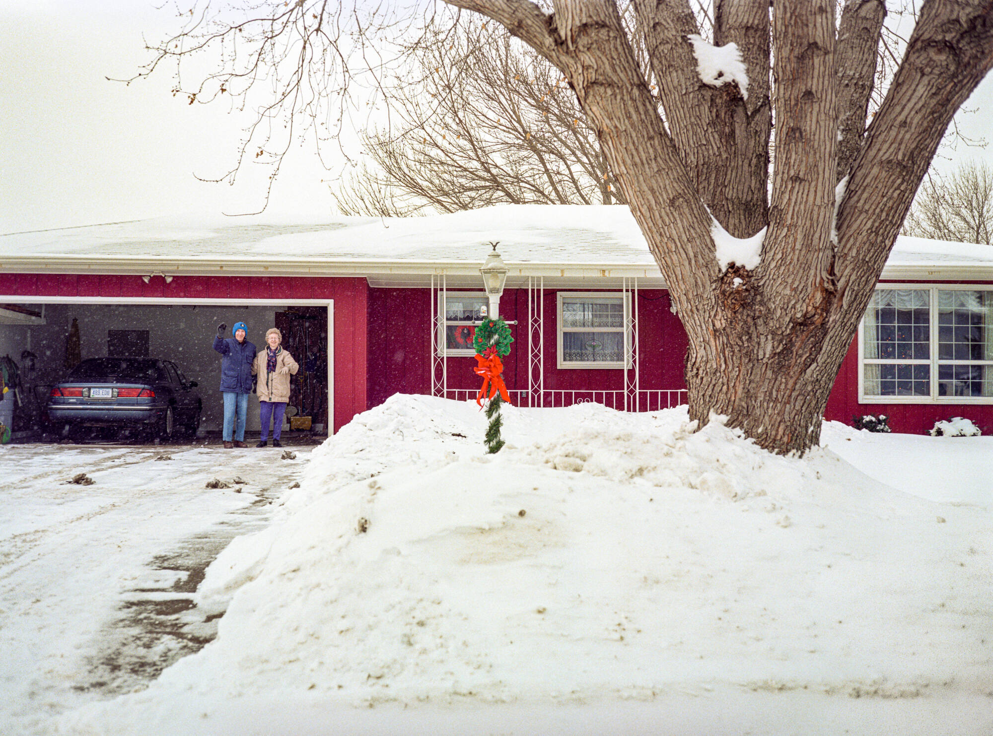Leaving and waving, 12/2000