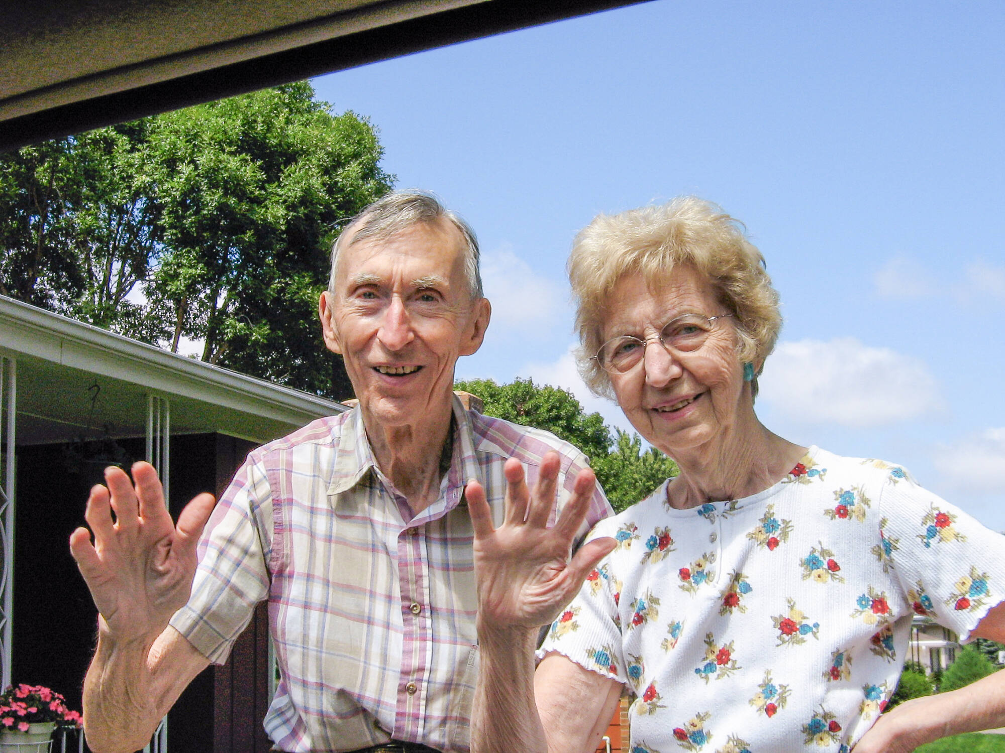 Leaving and waving, 8/2006