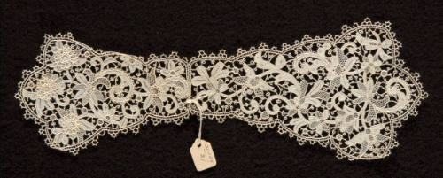 Woman's jabot