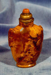 Snuff bottle with stopper
