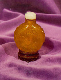 Snuff bottle with stopper and stand