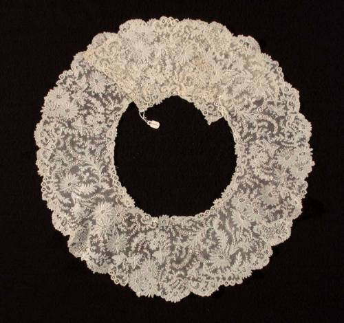 Bertha collar
