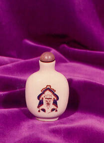 Snuff bottle with spoon and stopper