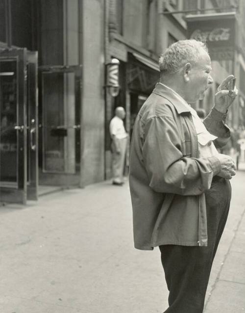 New York (man with small mirror)