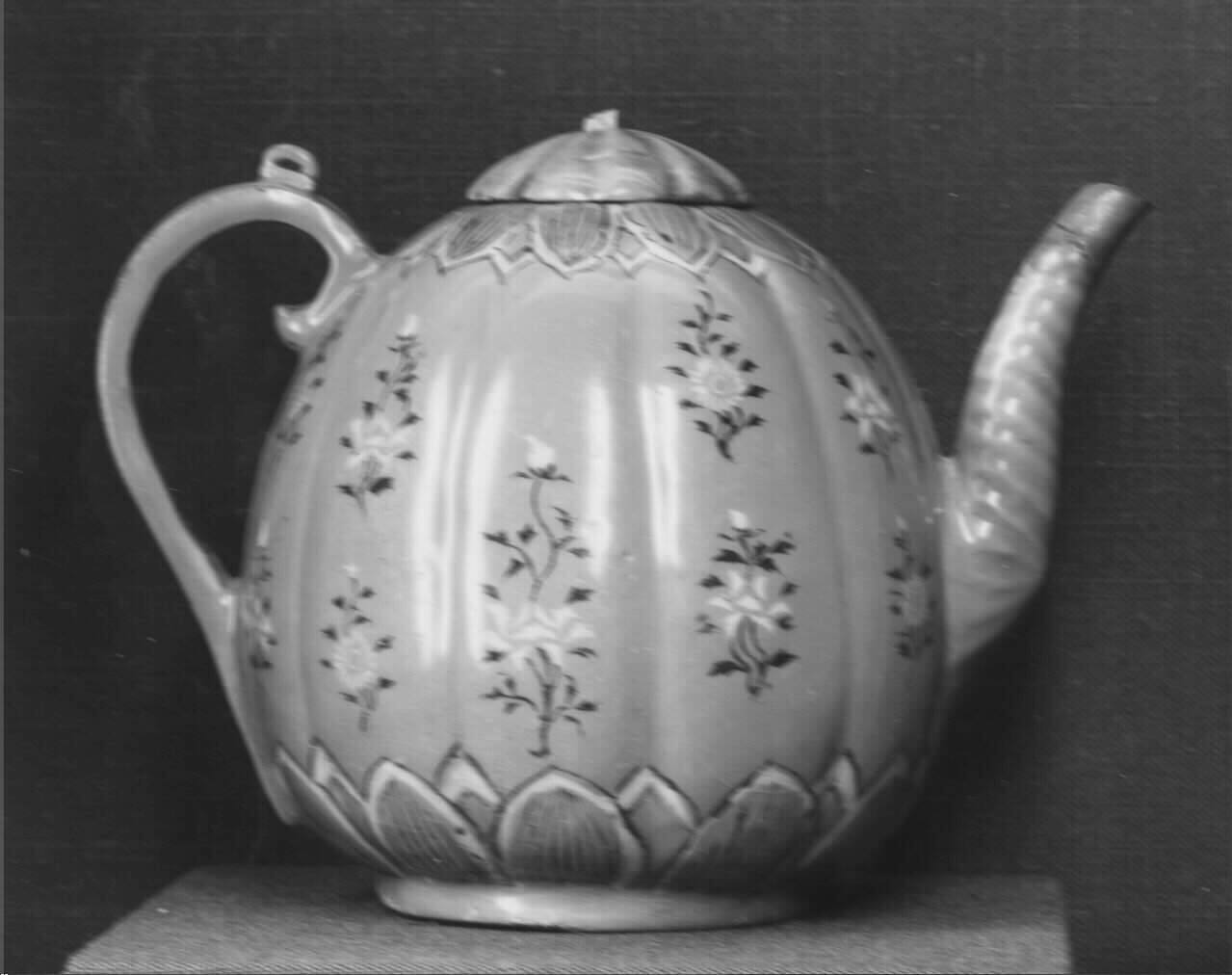 Covered ewer