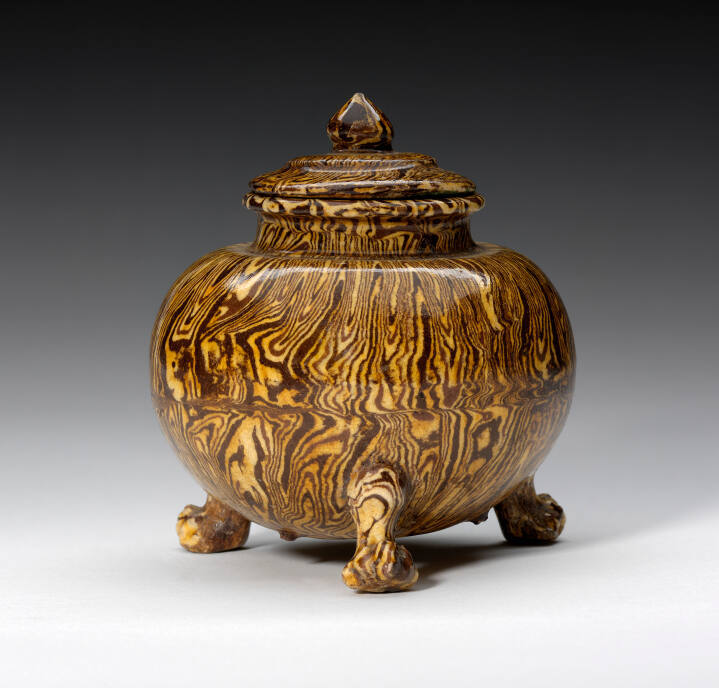 Miniature tripod jar