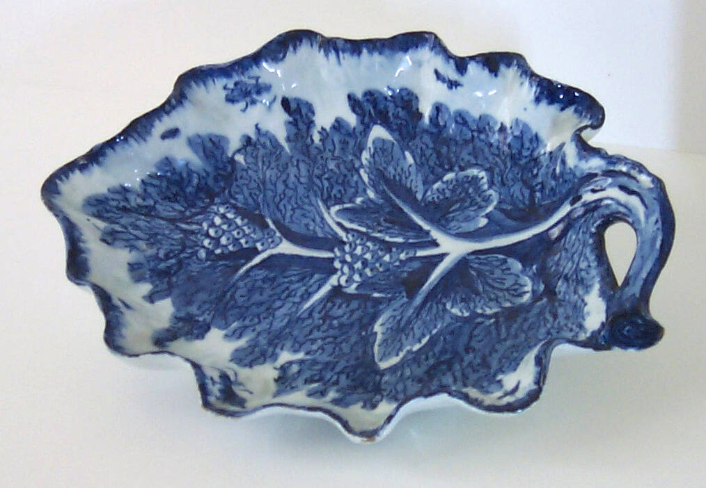 Dish (leaf form)