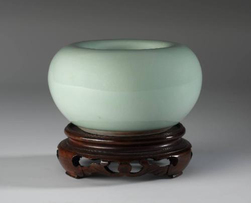 Bowl with wood base