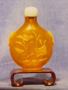 Snuff bottle with stopper