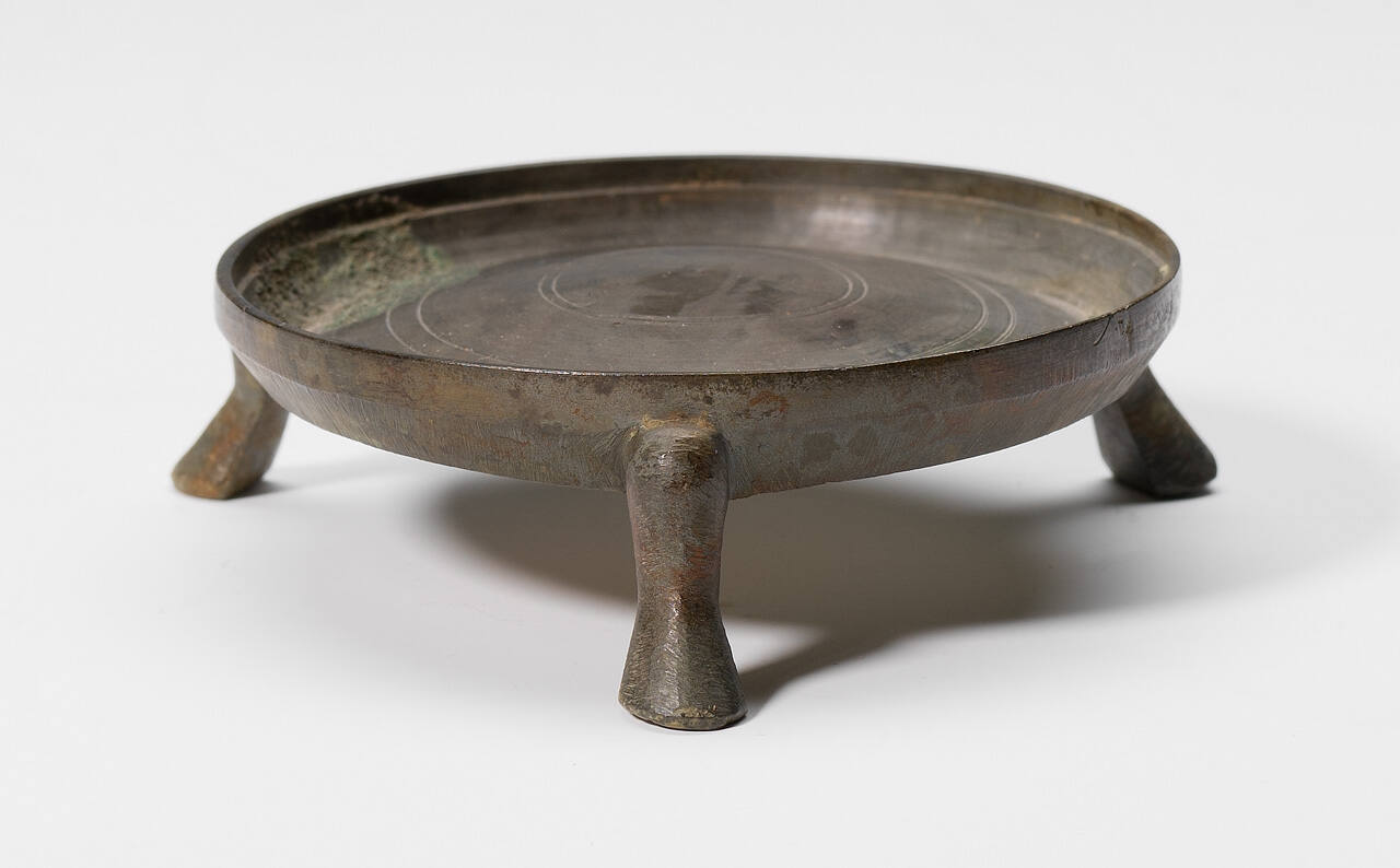 Miniature Ritual Vessel Round Stand on Three Legs