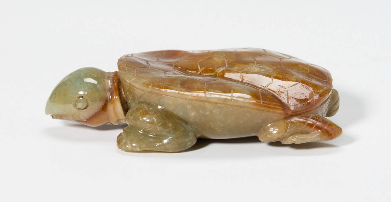 Snuff bottle with stopper