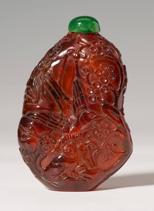 Snuff bottle with stopper