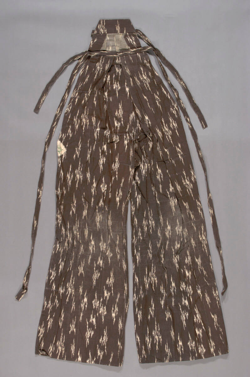 Two-piece set (Suo) consisting of hakama (trousers) and suo (jacket) for Kyogen theater with kuchikigata (worm-eaten bark pattern) and phoenix crest