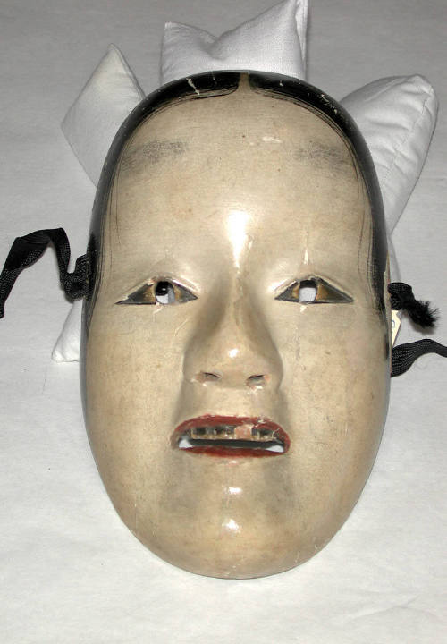 Nô mask of a slightly man woman (Deigan)