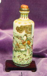 Snuff bottle with spoon, stopper, and stand