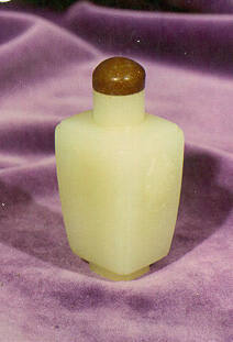Snuff bottle with stopper and stand