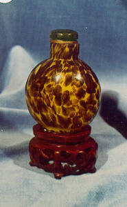 Snuff bottle with stopper and stand