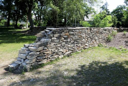 Walking Wall, Fragment (Stage One)