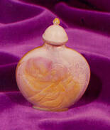 Snuff bottle with stopper
