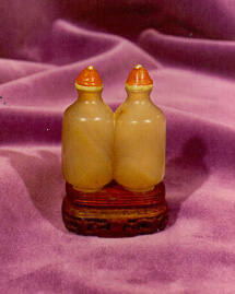 Snuff bottle with stopper and stand