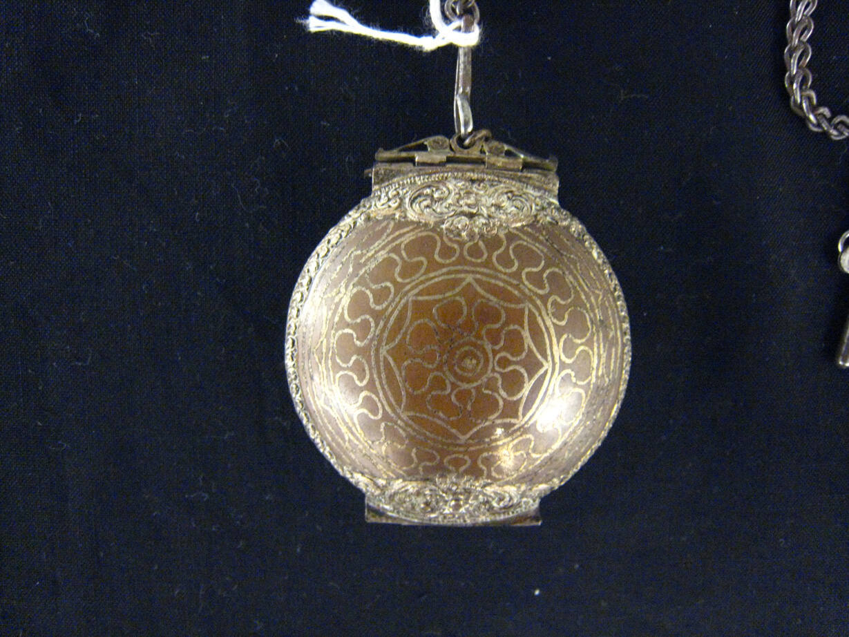 Lime Box with Chain