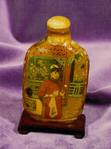 Snuff bottle with stopper