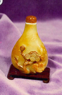Snuff bottle with stopper and stand