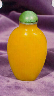 Snuff bottle with stopper