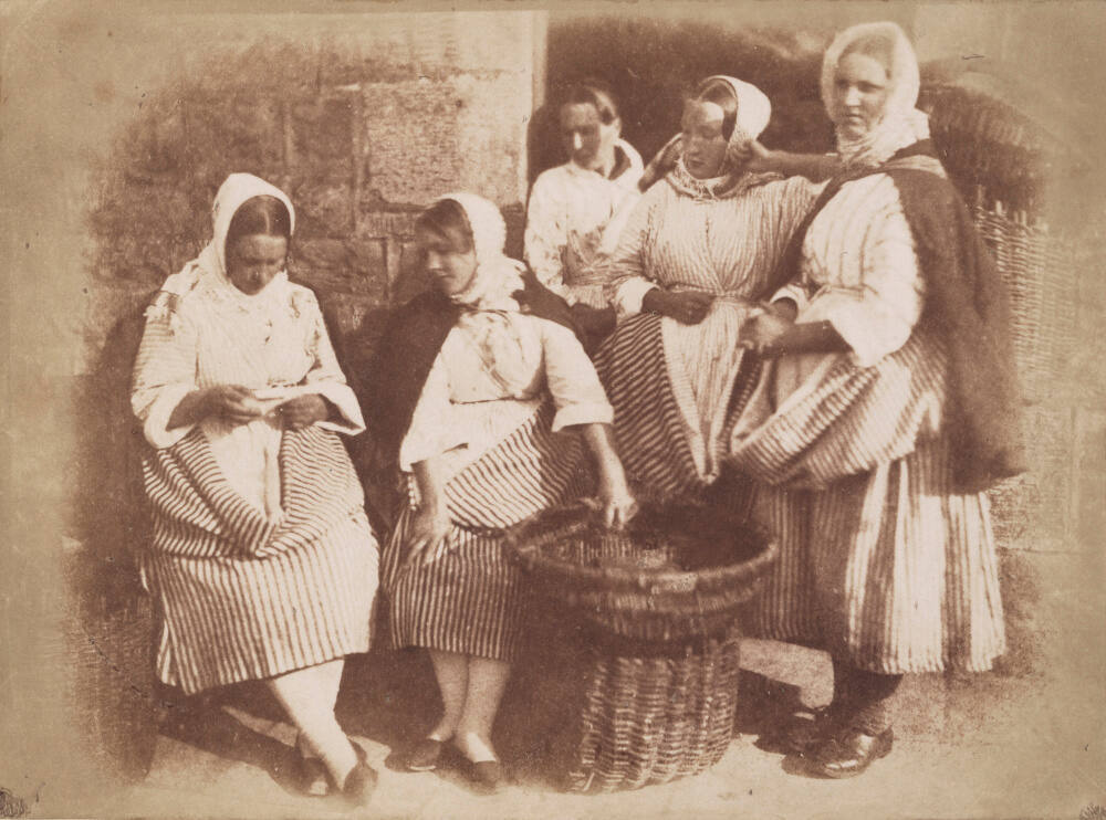 Five Newhaven fisherwomen (The Letter)