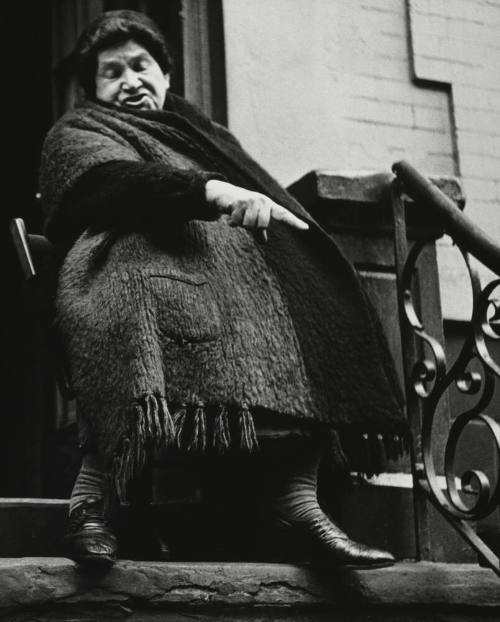 Woman with shawl, New York City