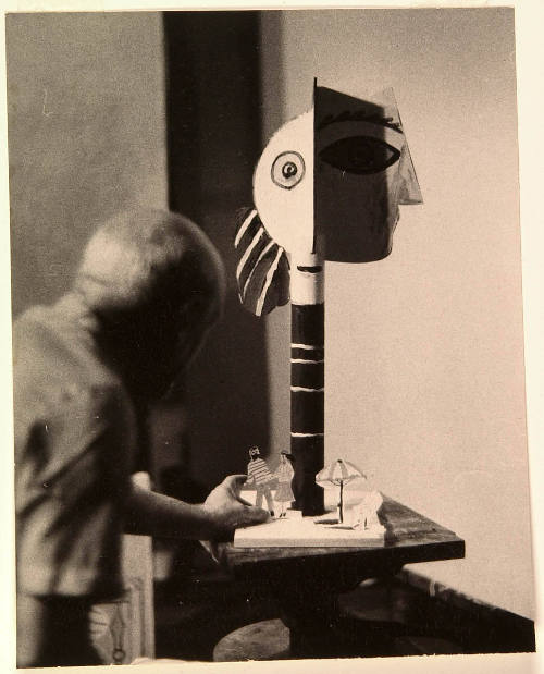 Picasso Makes New World to Surround His Steel-tube and Flange Sculpture