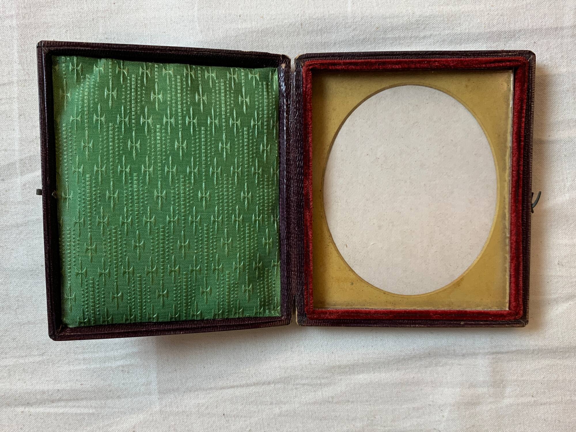 Daguerreotype case