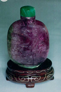 Snuff bottle with spoon, stopper, and stand