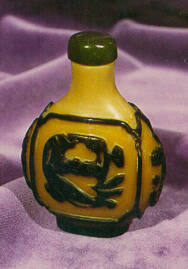 Snuff bottle with stopper