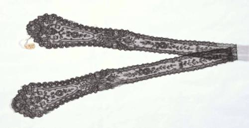 Pair of lappets