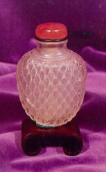 Snuff bottle with spoon and stopper