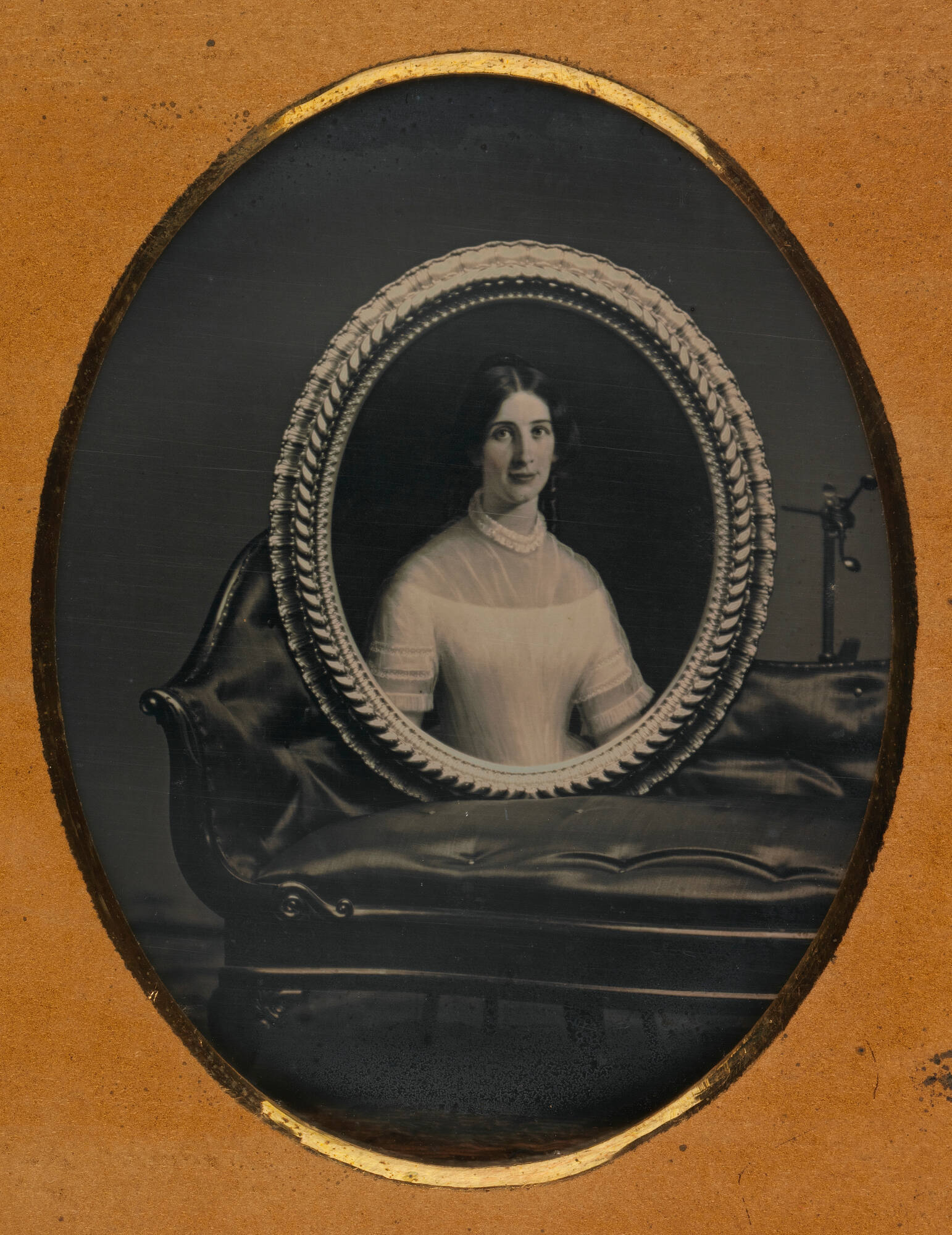 image recto overall with frame