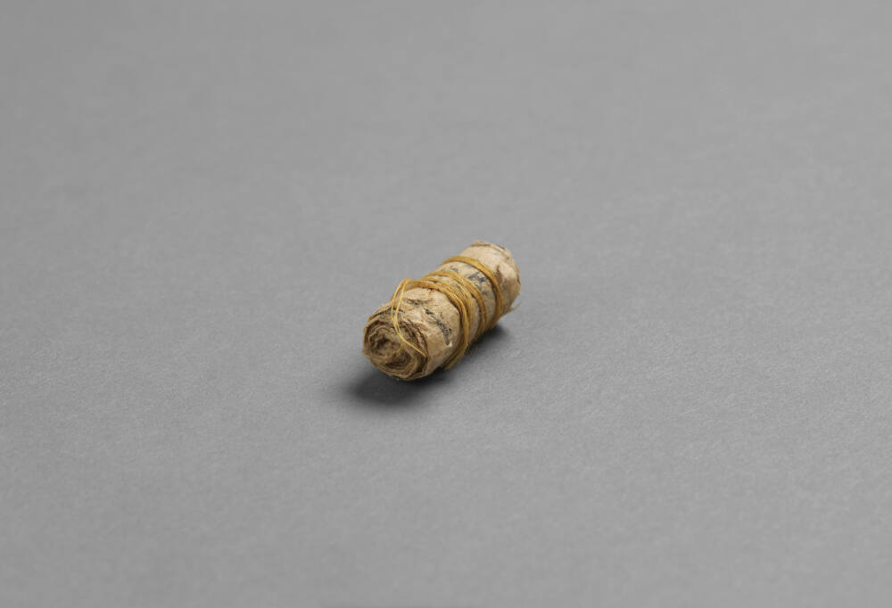 Rolled scroll