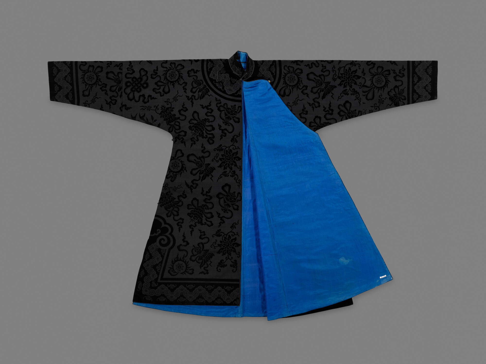 recto overall with interior detail