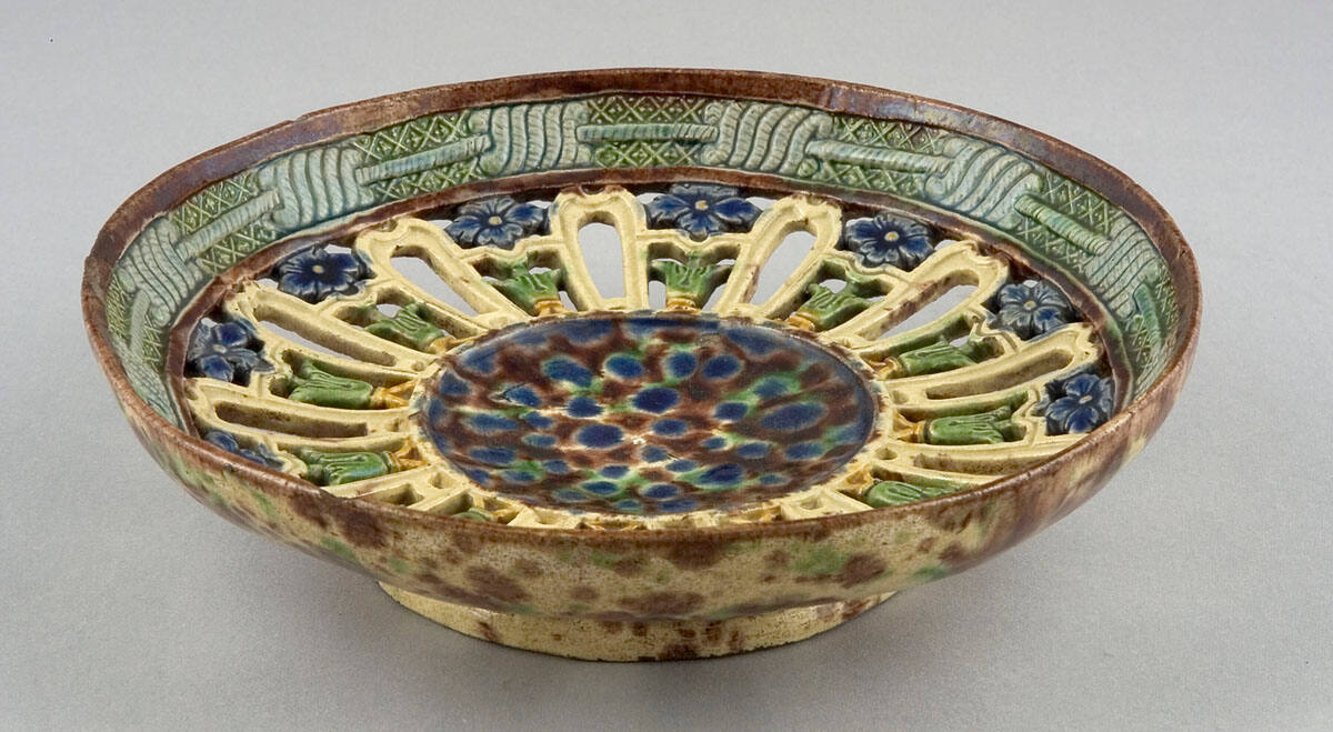 Dish Ajouré