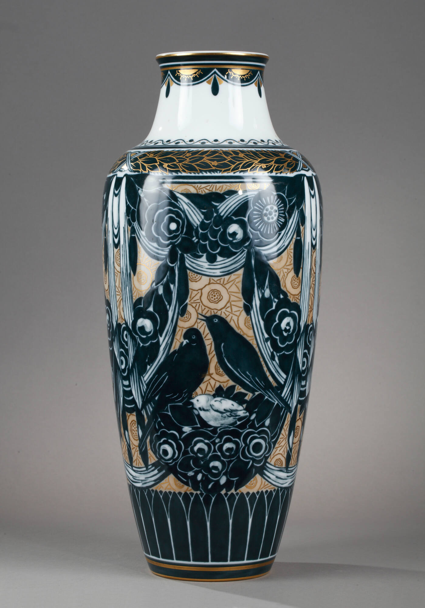 Vase d'Alençon, Garlands and Birds in Black and Green